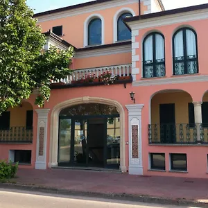 Marina Palace Aparthotel